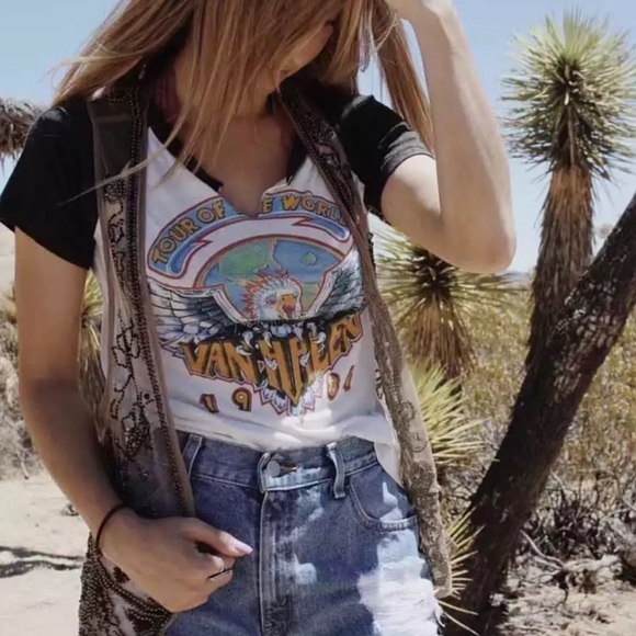 SOLD OUT Van Halen Tour Of The World 1984 Band Graphic Tee - Picture 3 of 4